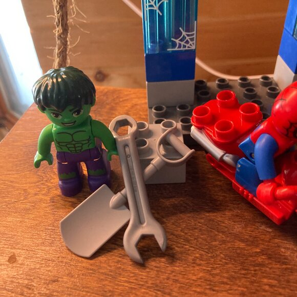 Preowned LEGO DUPLO 10876 Spider‑Man & Hulk Adventures – Complete - Picture 2 of 5